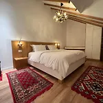 Chestnut Hill Szálloda Bajram Curri