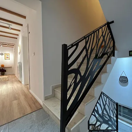 Chestnut Hill Hotell Bajram Curri