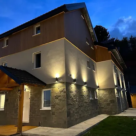 Chestnut Hill Szálloda Bajram Curri