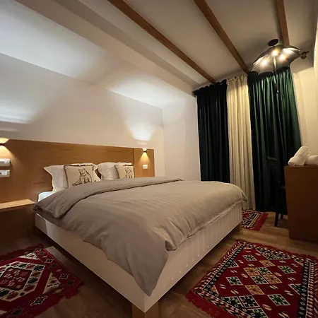 Hotell Chestnut Hill Bajram Curri