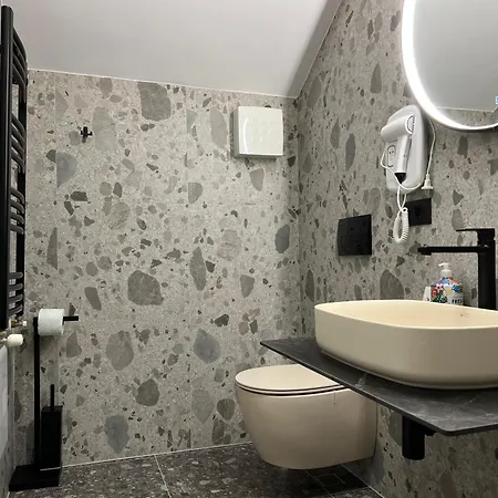 Chestnut Hill Hotel Bajram Curri