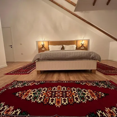 Chestnut Hill Szálloda Bajram Curri