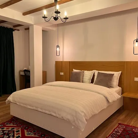 Hotell Chestnut Hill Bajram Curri