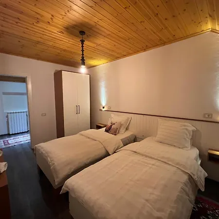 Chestnut Hill Hotell Bajram Curri