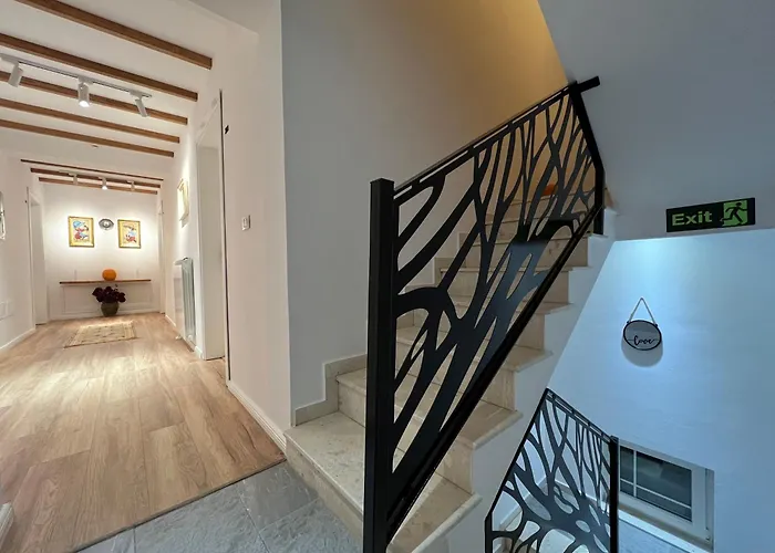 Chestnut Hill Hotel Bajram Curri