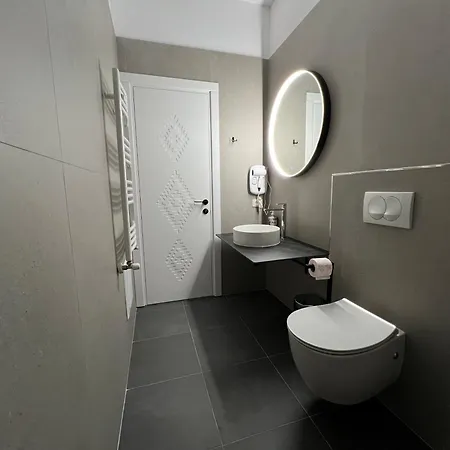 Chestnut Hill Hotel Bajram Curri