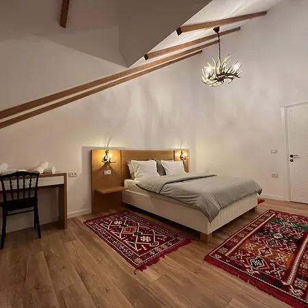 Chestnut Hill 3*