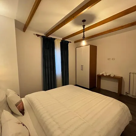 Chestnut Hill 3*